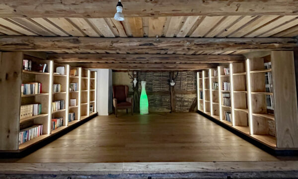 Bücherzimmer in einem historischen Bauernhaus